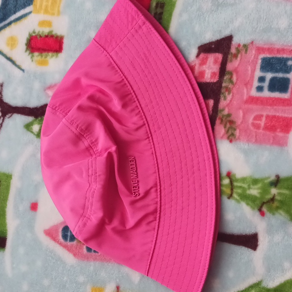STEVE MADDEN BRIGHT PINK NYLON BUCKET HAT
